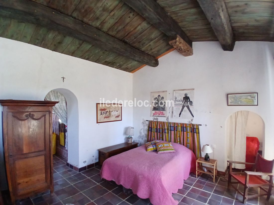 Photo 23 : CHAMBRE d'une maison située à Loix, île de Ré.
