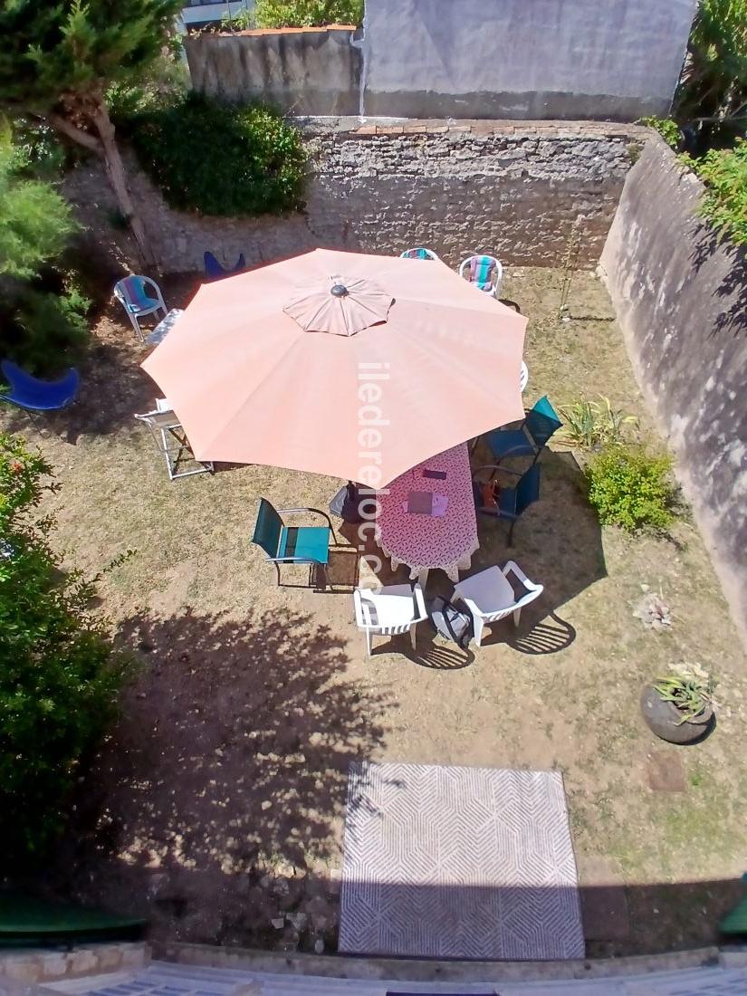 Photo 28 : TERRASSE d'une maison située à Loix, île de Ré.