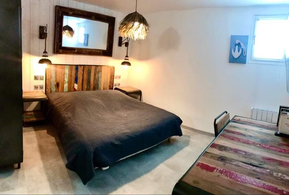 Photo 5 : CHAMBRE d'une maison située à Saint-Martin-de-Ré, île de Ré.