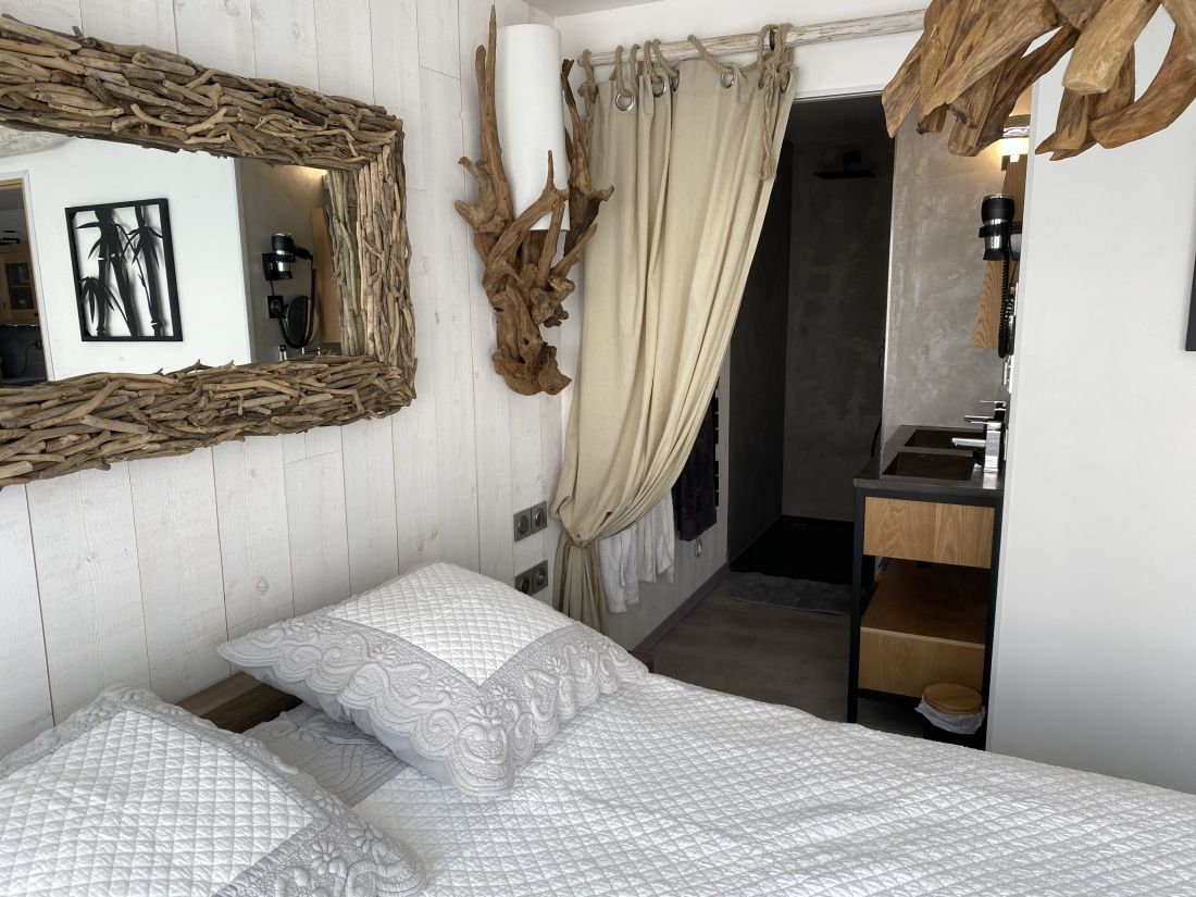 Photo 16 : CHAMBRE d'une maison située à Saint-Martin-de-Ré, île de Ré.