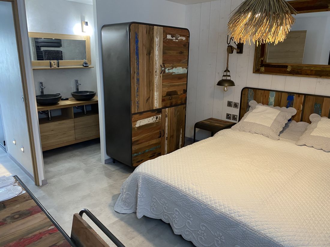Photo 20 : CHAMBRE d'une maison située à Saint-Martin-de-Ré, île de Ré.