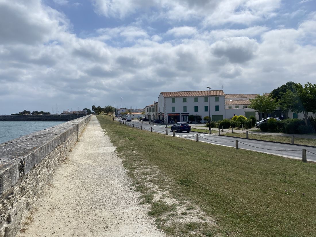 Photo 22 : EXTERIEUR d'une maison située à Saint-Martin-de-Ré, île de Ré.