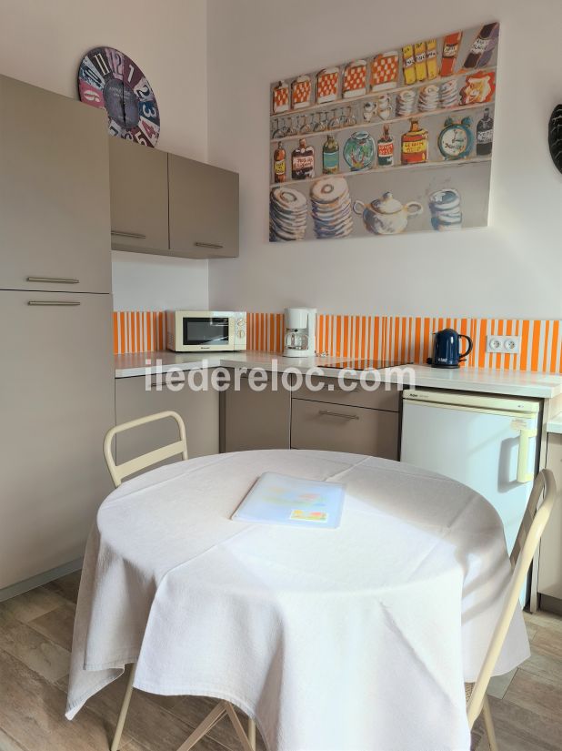 Photo 7 : CUISINE d'une maison située à Le Bois-Plage-en-Ré, île de Ré.