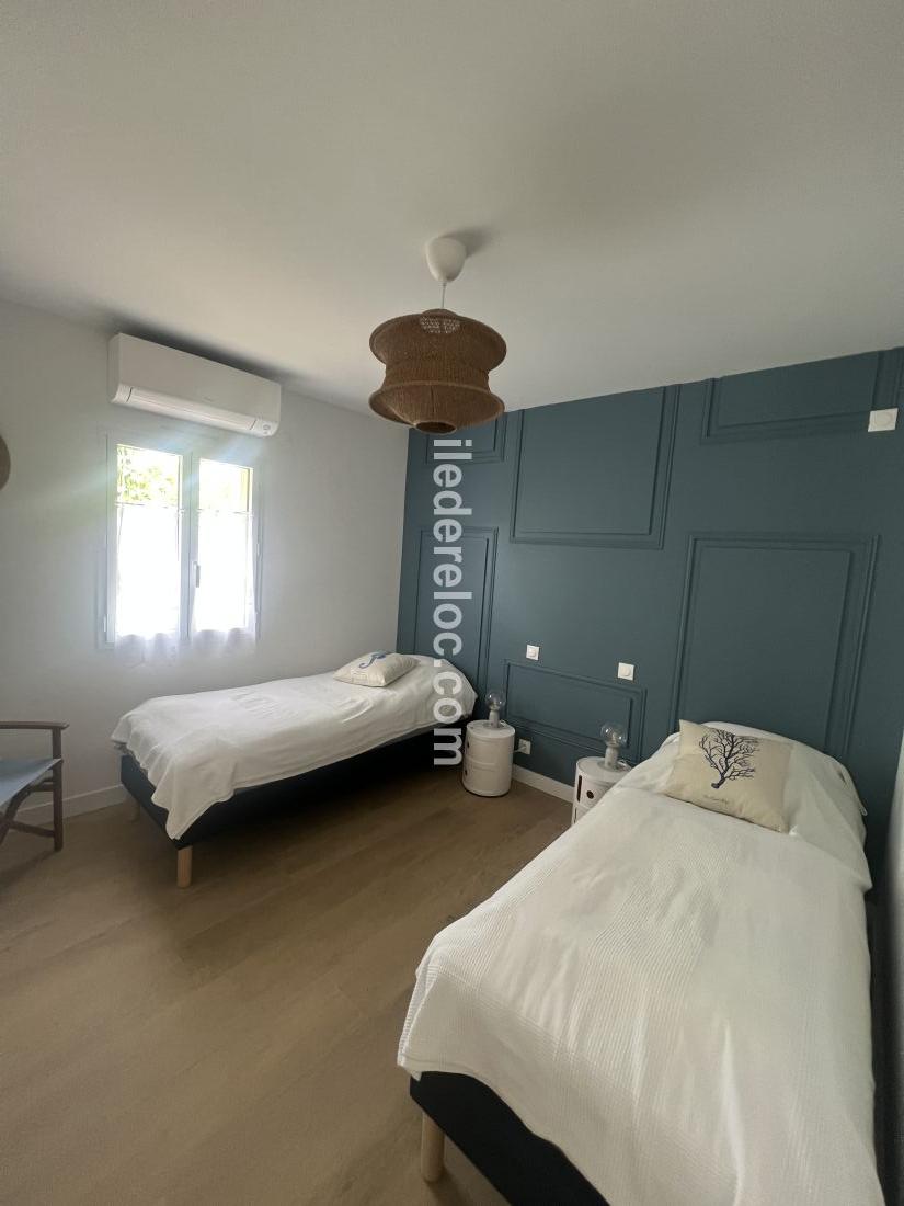 Photo 4 : CHAMBRE d'une maison située à Loix, île de Ré.