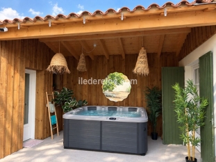 Ile de R&eacute;:Maison rose · spa chauffé · clim · plage à 2 min