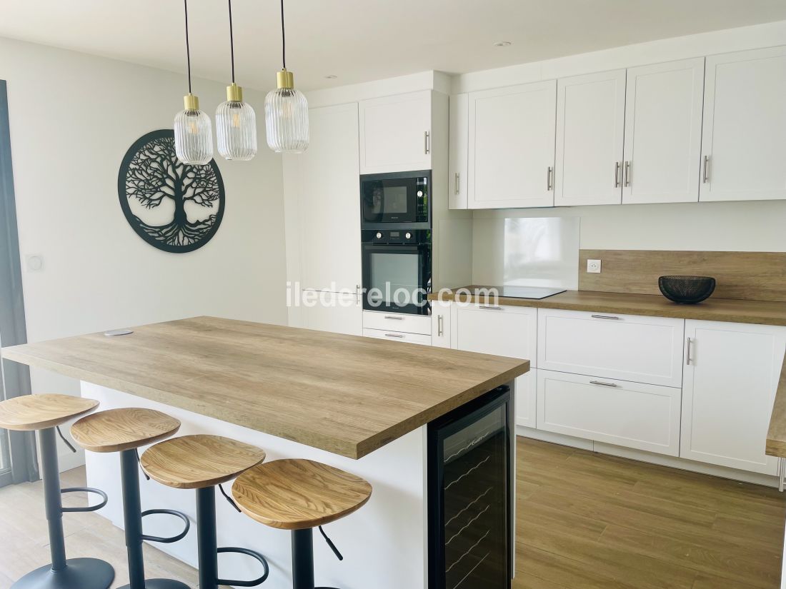 Photo 7 : CUISINE d'une maison située à Rivedoux-Plage, île de Ré.