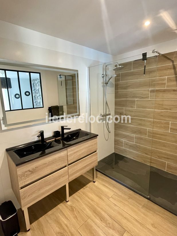 Photo 14 : SALLEDEBAIN d'une maison située à Rivedoux-Plage, île de Ré.