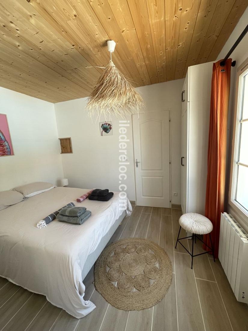 Photo 8 : CHAMBRE d'une maison située à Rivedoux-Plage, île de Ré.