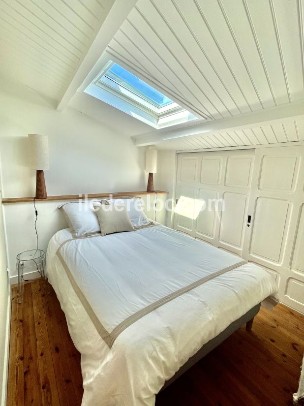 Photo 16 : CHAMBRE d'une maison située à Les Portes-en-Ré, île de Ré.