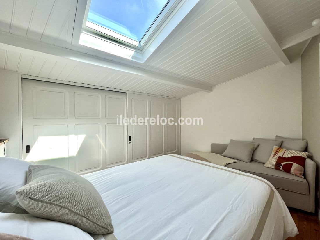 Photo 17 : CHAMBRE d'une maison située à Les Portes-en-Ré, île de Ré.