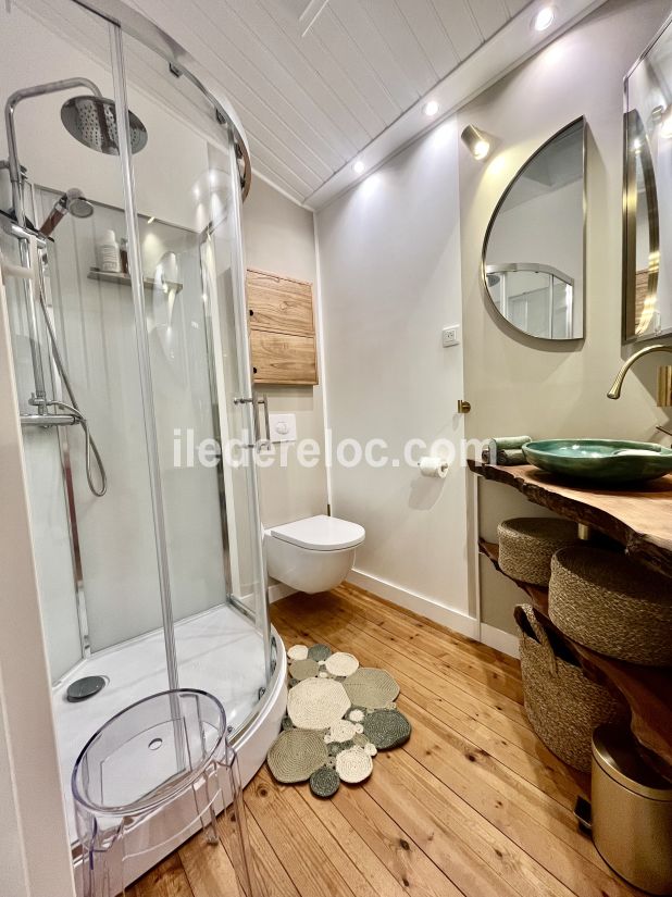Photo 19 : SALLEDEBAIN d'une maison située à Les Portes-en-Ré, île de Ré.