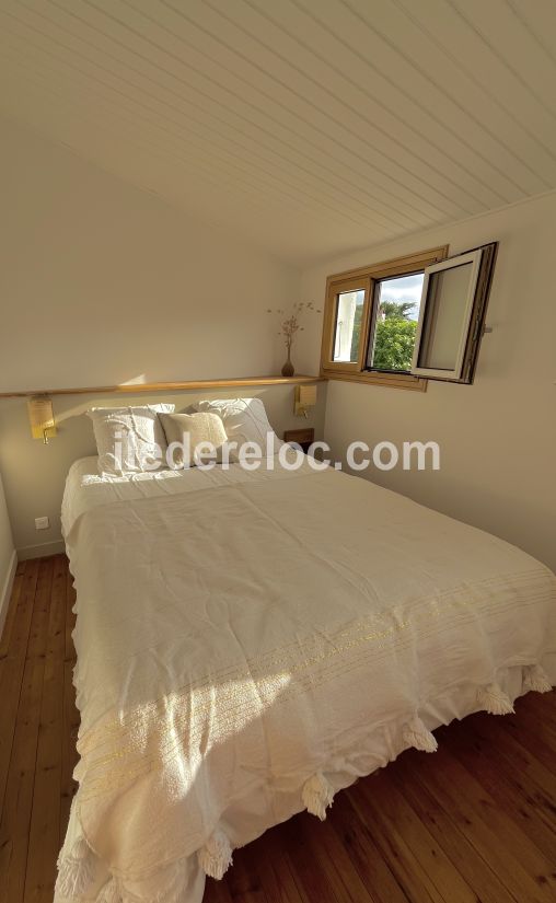 Photo 13 : CHAMBRE d'une maison située à Les Portes-en-Ré, île de Ré.
