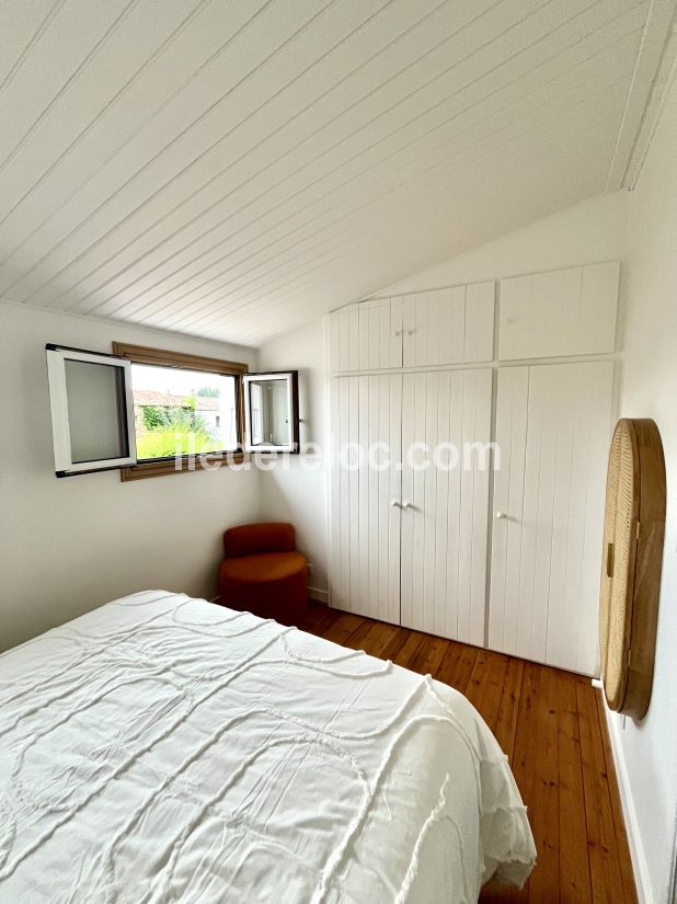 Photo 14 : CHAMBRE d'une maison située à Les Portes-en-Ré, île de Ré.