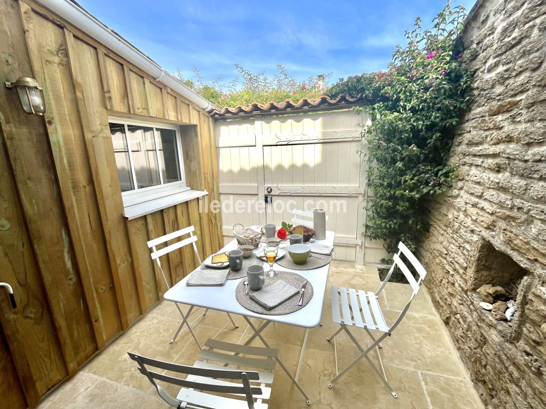 Photo 11 : TERRASSE d'une maison située à Les Portes-en-Ré, île de Ré.