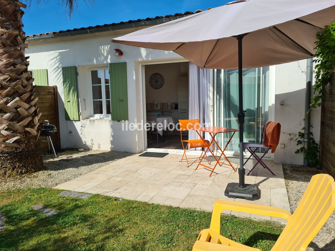 Photo 8 : TERRASSE d'une maison située à Le Bois-Plage-en-Ré, île de Ré.