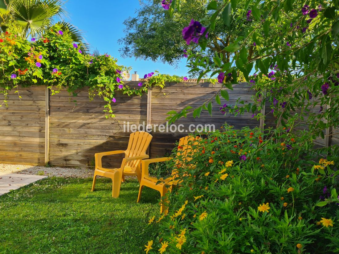 Photo 11 : JARDIN d'une maison située à Le Bois-Plage-en-Ré, île de Ré.