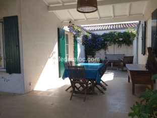 Ile de Ré:Maison familiale centre village, en impasse au calme avec jardin