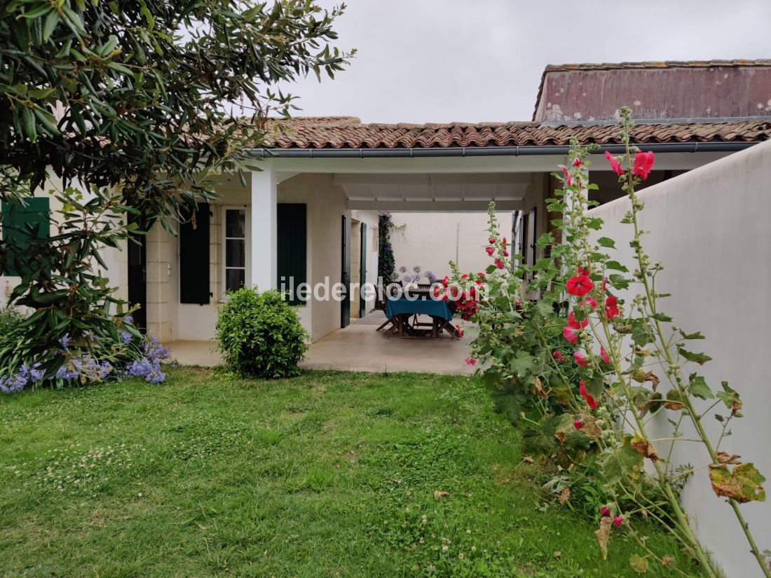 Photo 11 : JARDIN d'une maison située à Loix, île de Ré.