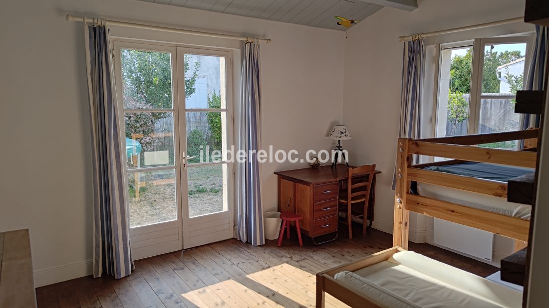 Photo 10 : CHAMBRE d'une maison située à Loix, île de Ré.