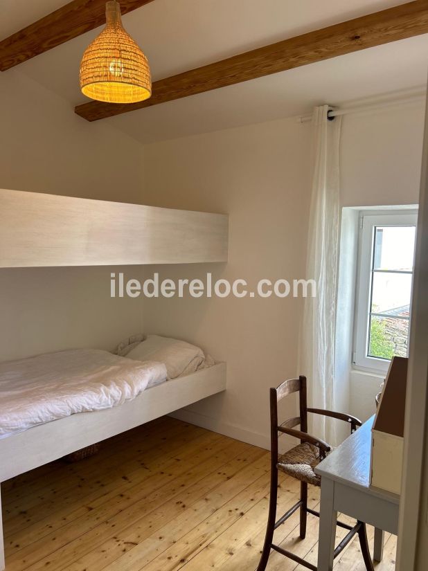 Photo 15 : CHAMBRE d'une maison située à Les Portes-en-Ré, île de Ré.