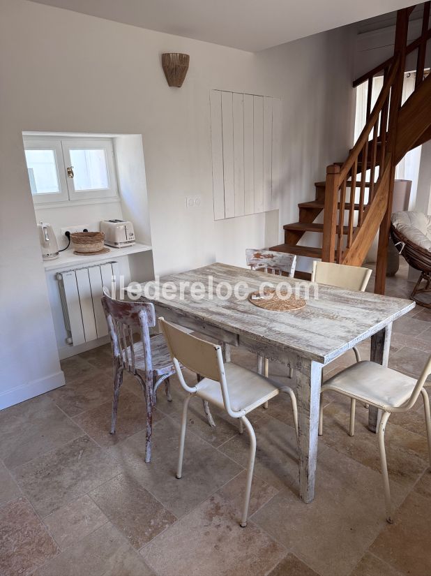 Photo 11 : CUISINE d'une maison située à Les Portes-en-Ré, île de Ré.