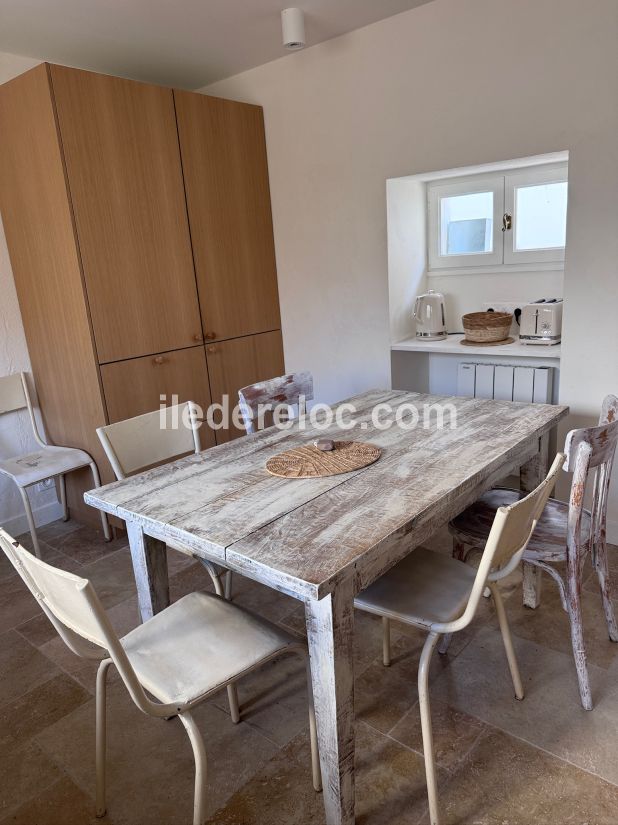 Photo 12 : CUISINE d'une maison située à Les Portes-en-Ré, île de Ré.