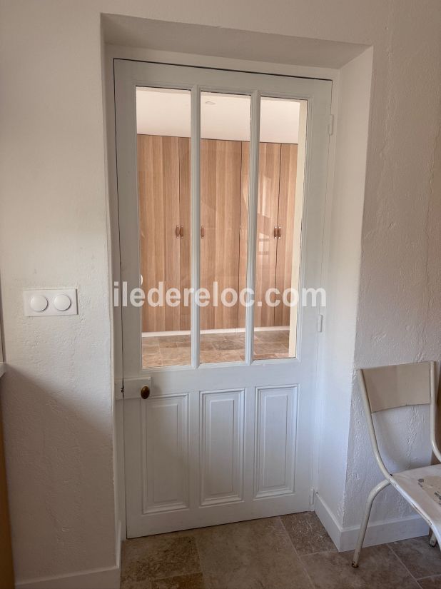 Photo 14 : CUISINE d'une maison située à Les Portes-en-Ré, île de Ré.