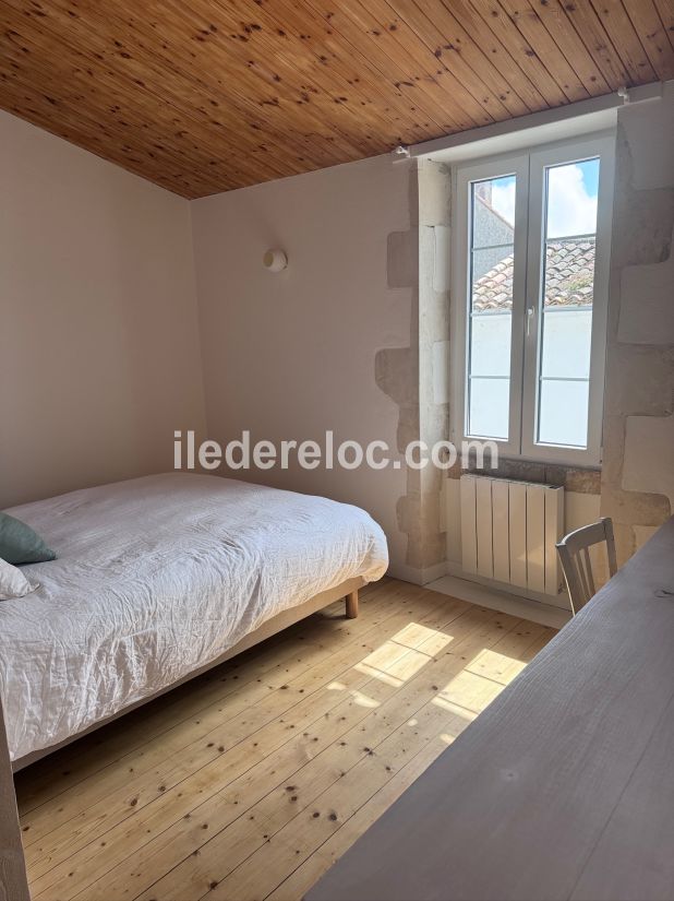 Photo 39 : CHAMBRE d'une maison située à Les Portes-en-Ré, île de Ré.