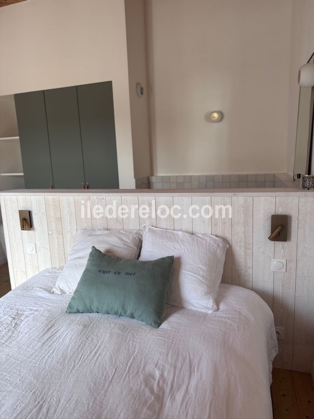 Photo 37 : CHAMBRE d'une maison située à Les Portes-en-Ré, île de Ré.