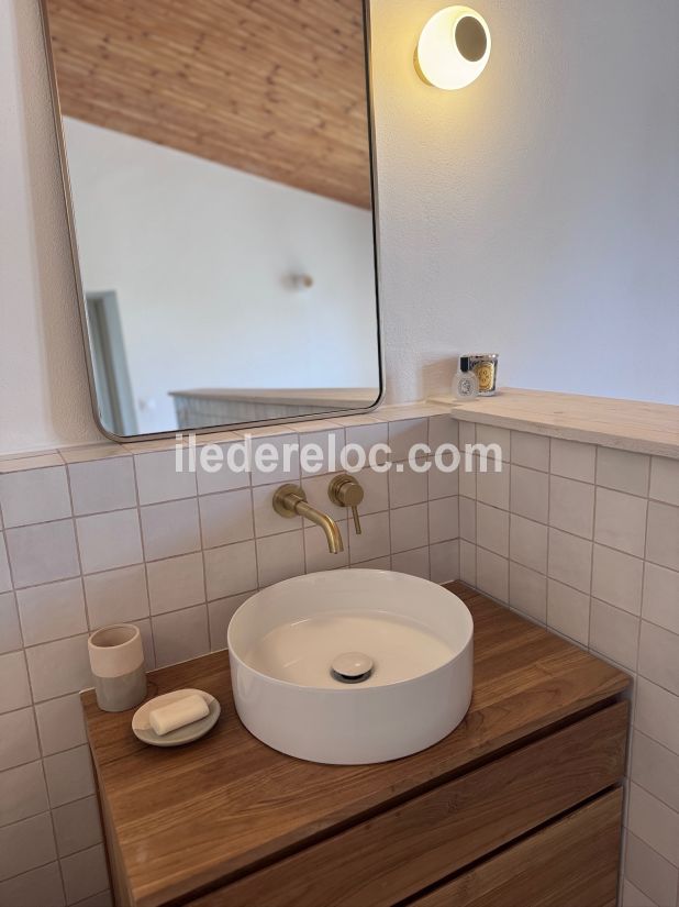 Photo 35 : SALLEDEBAIN d'une maison située à Les Portes-en-Ré, île de Ré.
