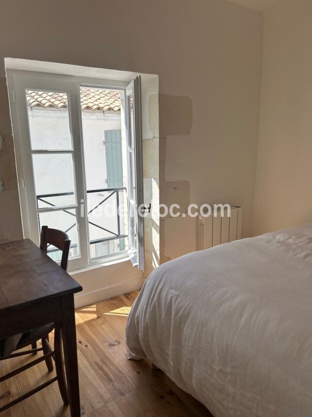 Photo 27 : CHAMBRE d'une maison située à Les Portes-en-Ré, île de Ré.