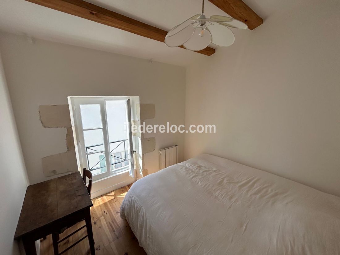 Photo 26 : CHAMBRE d'une maison située à Les Portes-en-Ré, île de Ré.