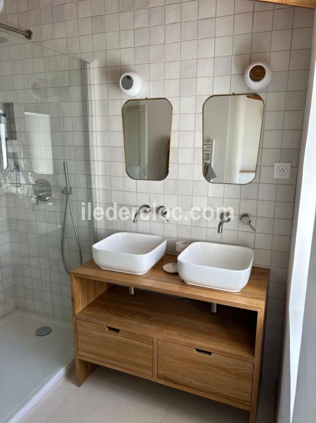 Photo 24 : SALLEDEBAIN d'une maison située à Les Portes-en-Ré, île de Ré.