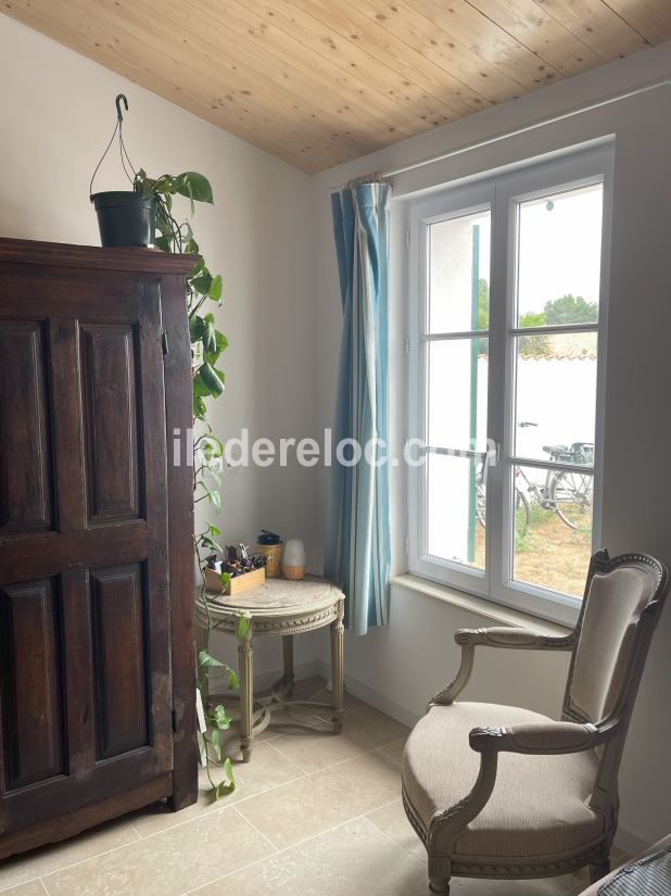 Photo 6 : CHAMBRE d'une maison située à Rivedoux-Plage, île de Ré.