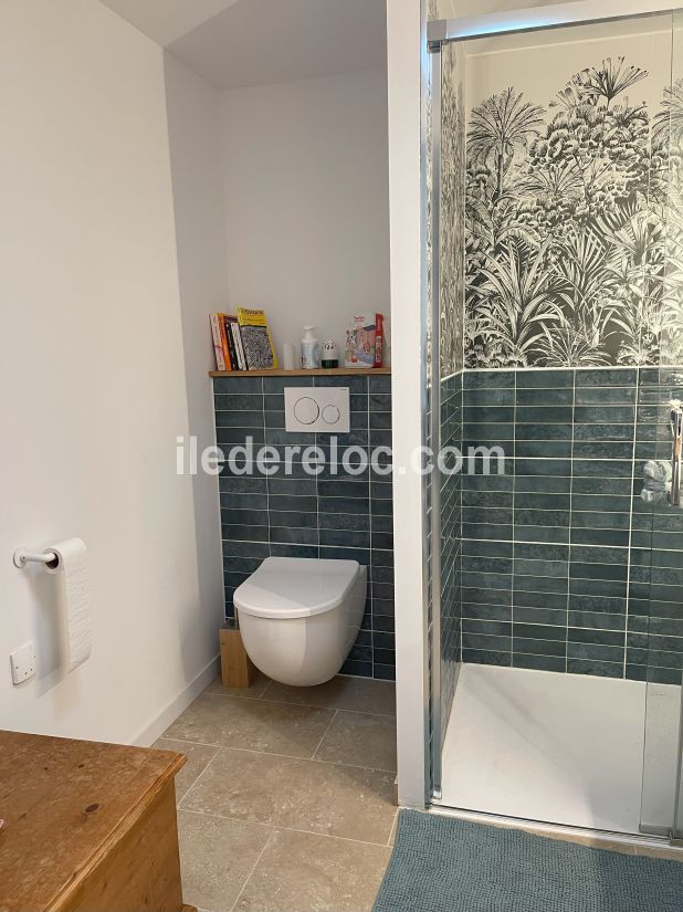 Photo 13 : SALLEDEBAIN d'une maison située à Rivedoux-Plage, île de Ré.