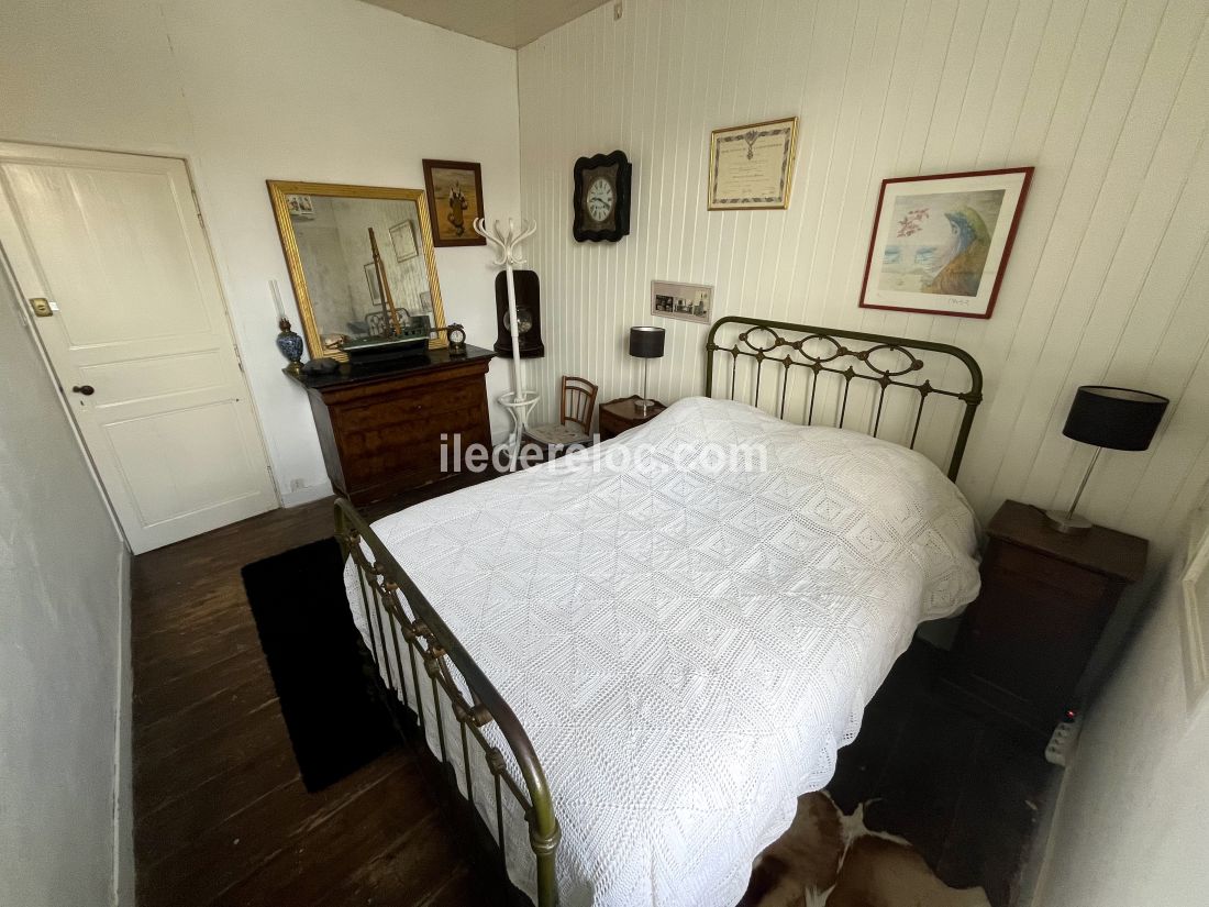 Photo 9 : CHAMBRE d'une maison située à Sainte-Marie-de-Ré, île de Ré.