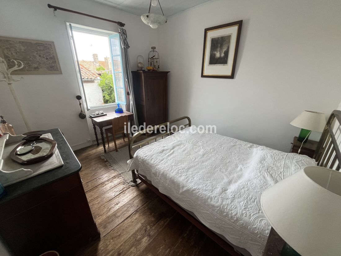 Photo 10 : CHAMBRE d'une maison située à Sainte-Marie-de-Ré, île de Ré.