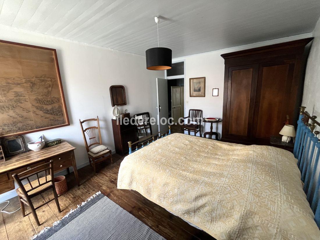 Photo 12 : CHAMBRE d'une maison située à Sainte-Marie-de-Ré, île de Ré.