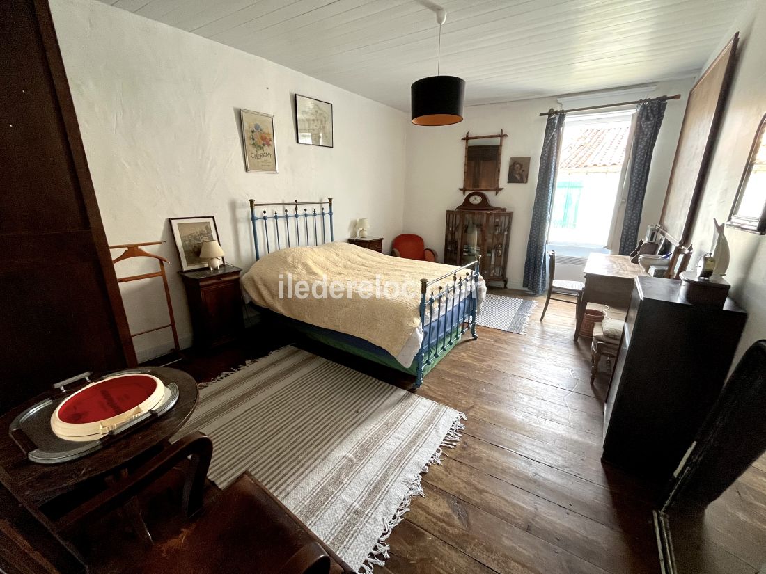 Photo 13 : CHAMBRE d'une maison située à Sainte-Marie-de-Ré, île de Ré.