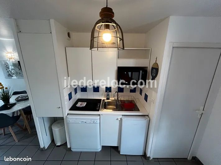 Photo 5 : CUISINE d'une maison situ&eacute;e &agrave; La Flotte-en-R&eacute;, &icirc;le de R&eacute;.