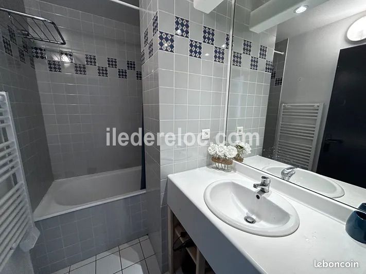 Photo 6 : SALLEDEBAIN d'une maison située à La Flotte-en-Ré, île de Ré.