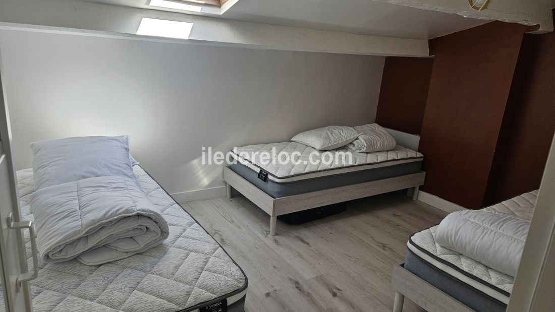 Photo 10 : CHAMBRE d'une maison située à Ars en Ré, île de Ré.