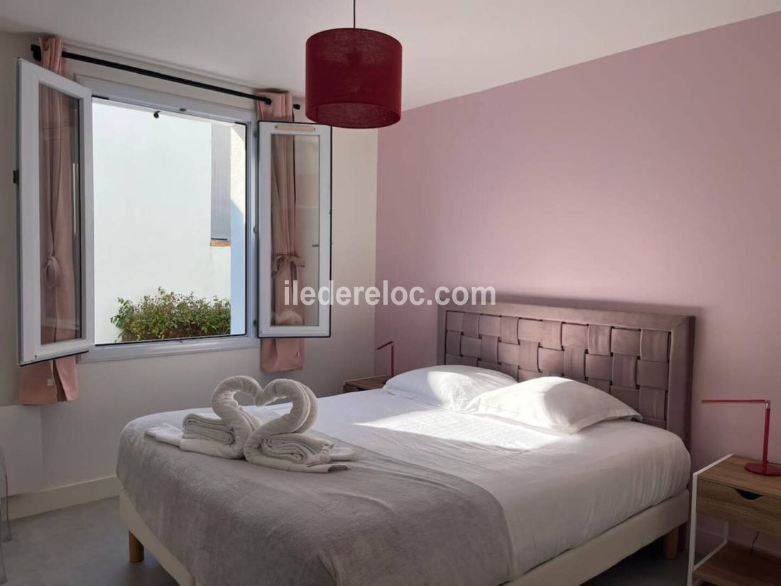 Photo 12 : CHAMBRE d'une maison située à Le Bois-Plage-en-Ré, île de Ré.
