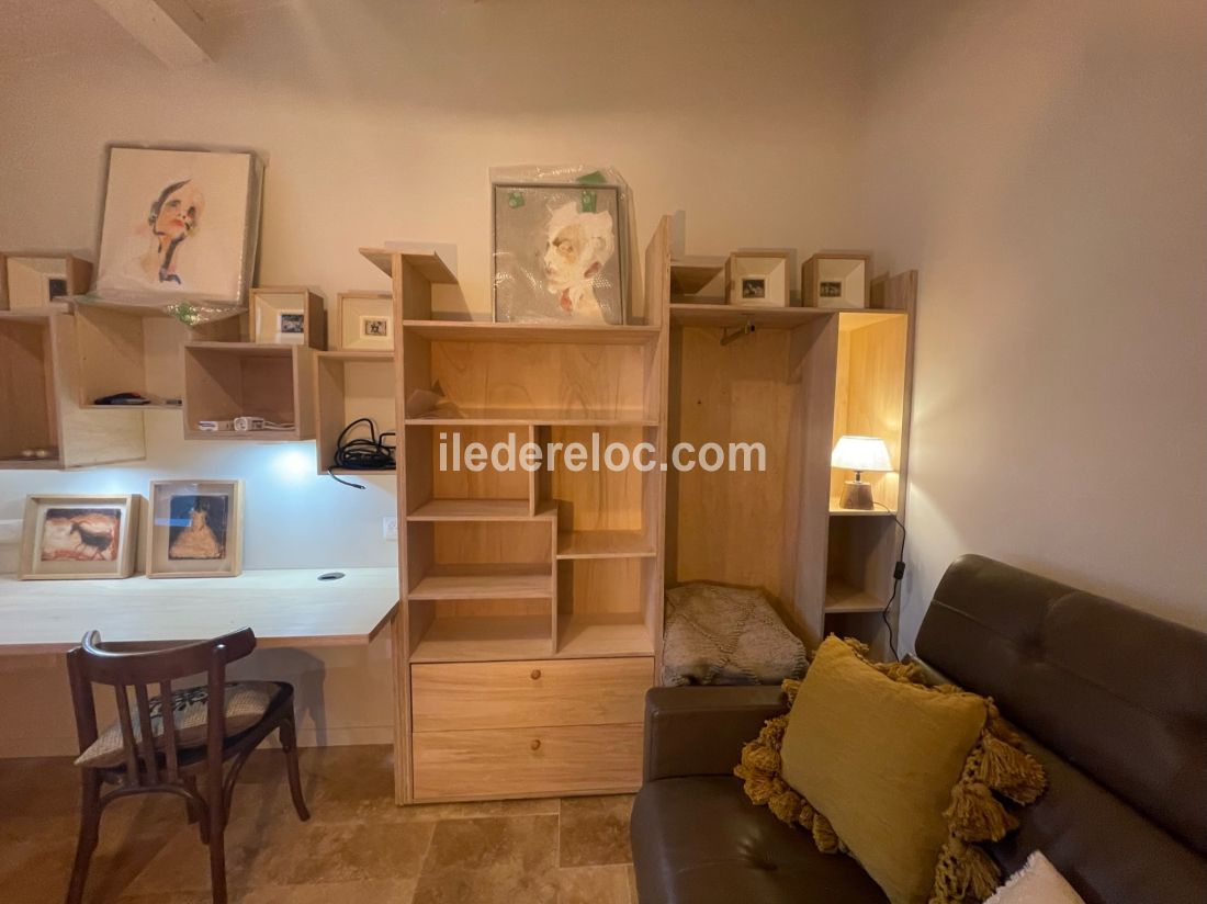 Photo 9 : BUREAU d'une maison située à Saint-Martin-de-Ré, île de Ré.