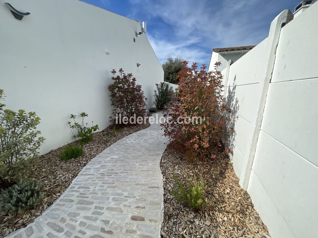Photo 13 : ENTREE d'une maison située à Saint-Martin-de-Ré, île de Ré.