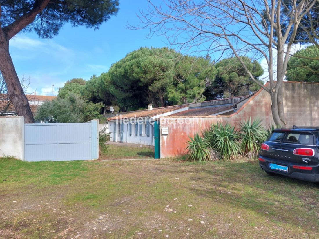 Photo 7 : EXTERIEUR d'une maison située à Rivedoux-Plage, île de Ré.