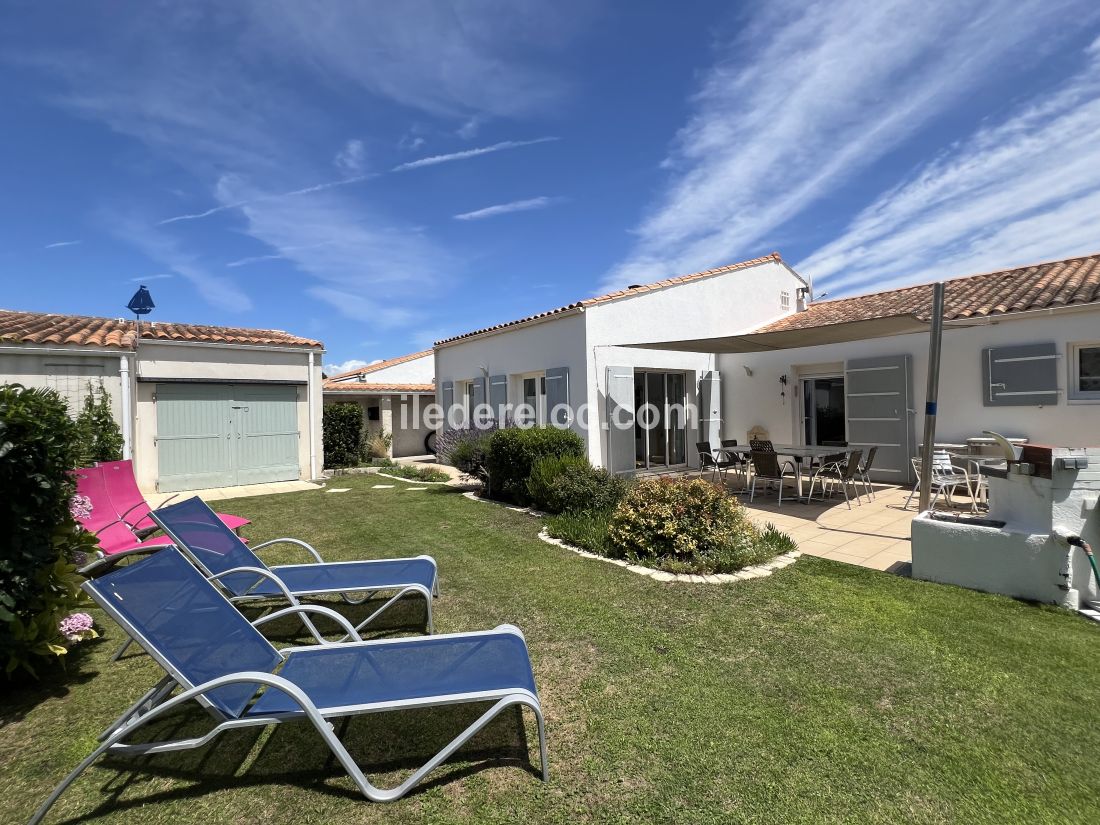Photo 4 : JARDIN d'une maison situ&eacute;e &agrave; Le Bois-Plage-en-R&eacute;, &icirc;le de R&eacute;.