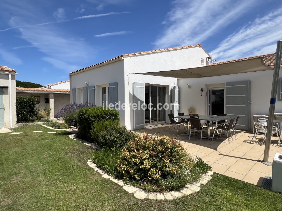 Photo 4 : TERRASSE d'une maison située à Le Bois-Plage-en-Ré, île de Ré.