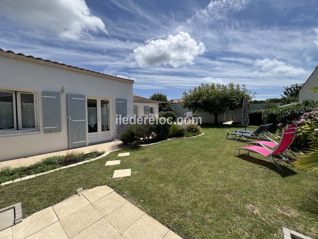 Photo 5 : JARDIN d'une maison situ&eacute;e &agrave; Le Bois-Plage-en-R&eacute;, &icirc;le de R&eacute;.
