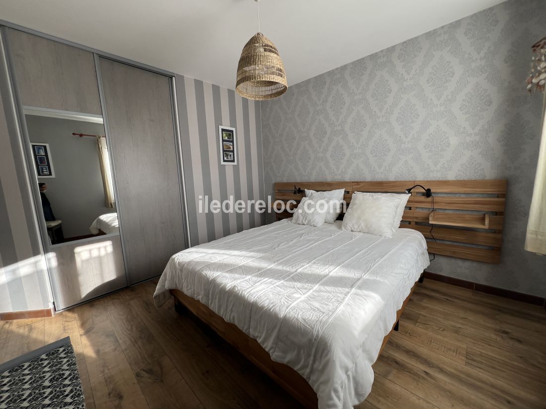 Photo 13 : CHAMBRE d'une maison situ&eacute;e &agrave; Le Bois-Plage-en-R&eacute;, &icirc;le de R&eacute;.